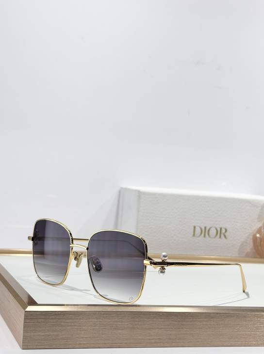 Picture of Dior Sunglasses _SKUfw76705618fw